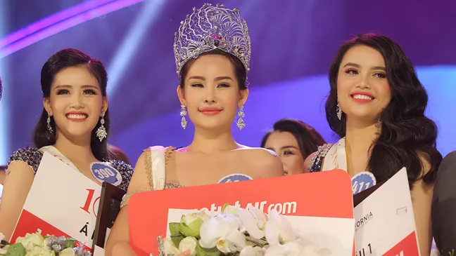 Người đẹp Lê Âu Ngân Anh đoạt vương miện Hoa hậu Đại Dương Việt Nam 2017