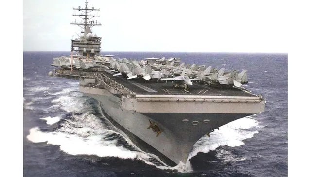 Tàu sân bay USS Ronald Reagan tham gia cuộc tập trận chung. Ảnh: Reddit