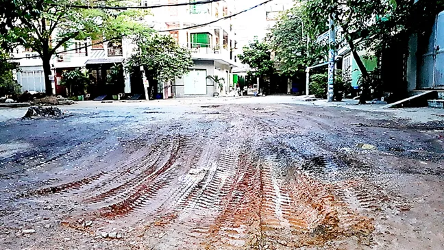 Tan nát đường vào khu Đồng Diều