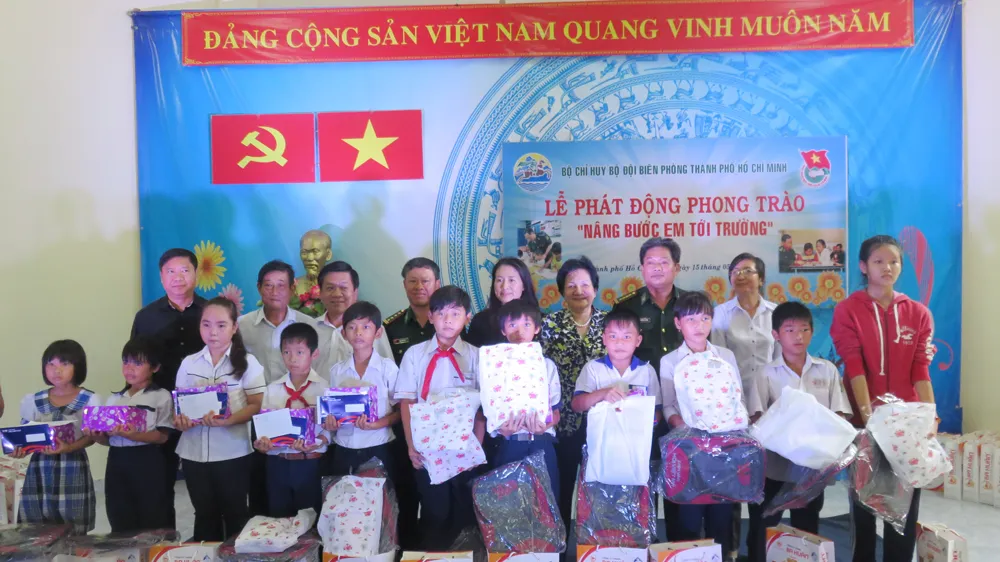 Vững chắc “thế trận lòng dân” 