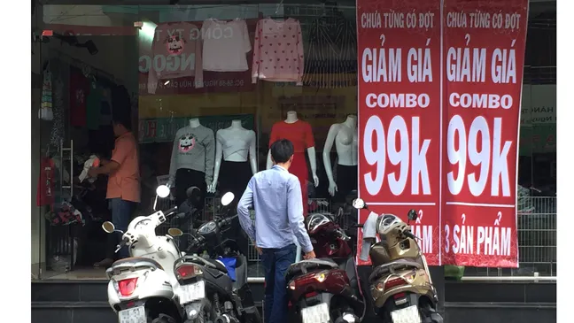 “Hàng may xuất khẩu” bán giá bèo