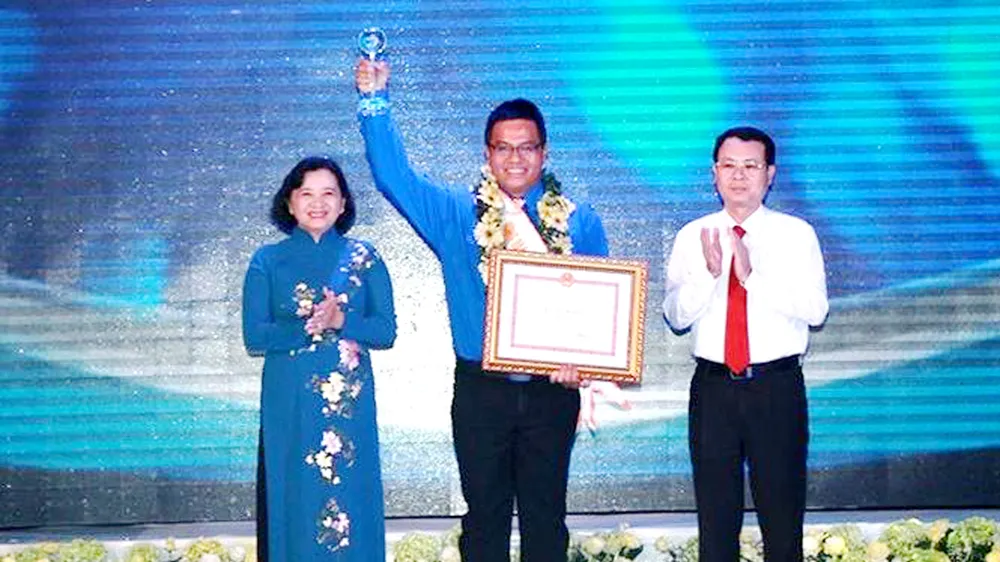 Cho yêu thương, nhận hạnh phúc