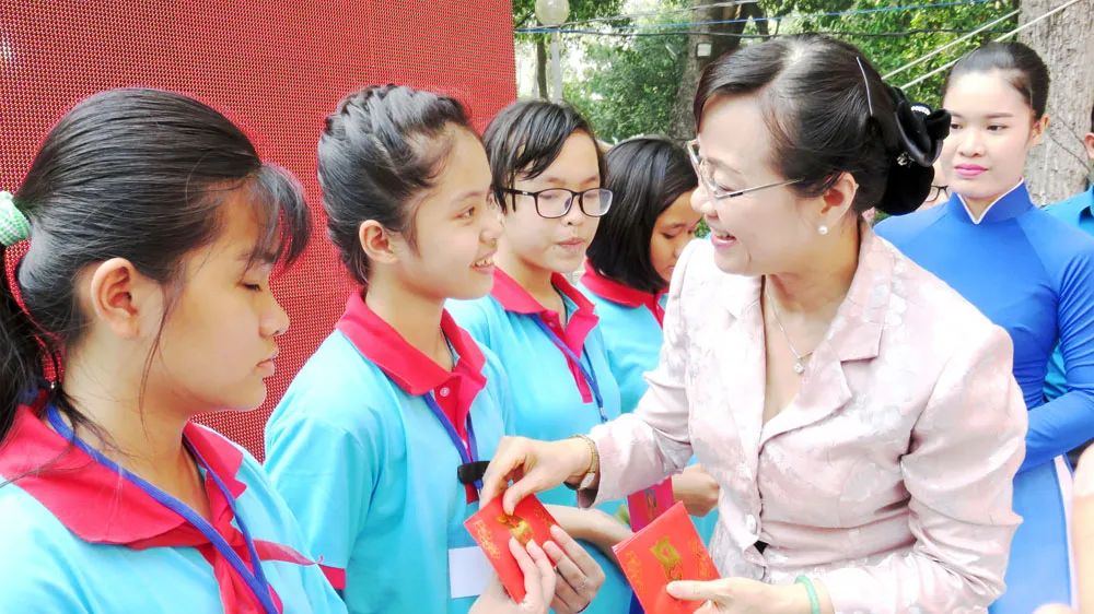Đa dạng hoạt động chăm lo tết