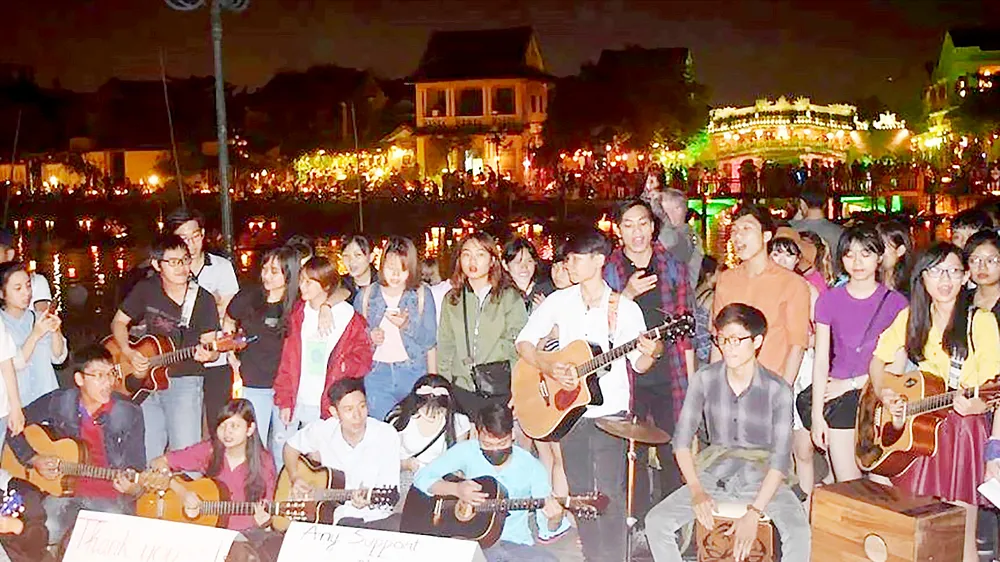 Biểu diễn du ca gây quỹ từ thiện