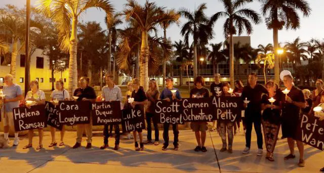 Thống đốc Florida hối thúc Giám đốc FBI từ chức sau vụ xả súng trường học