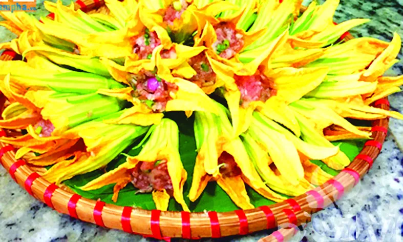 Ăn bông bí mắt thương vàng mật đậm