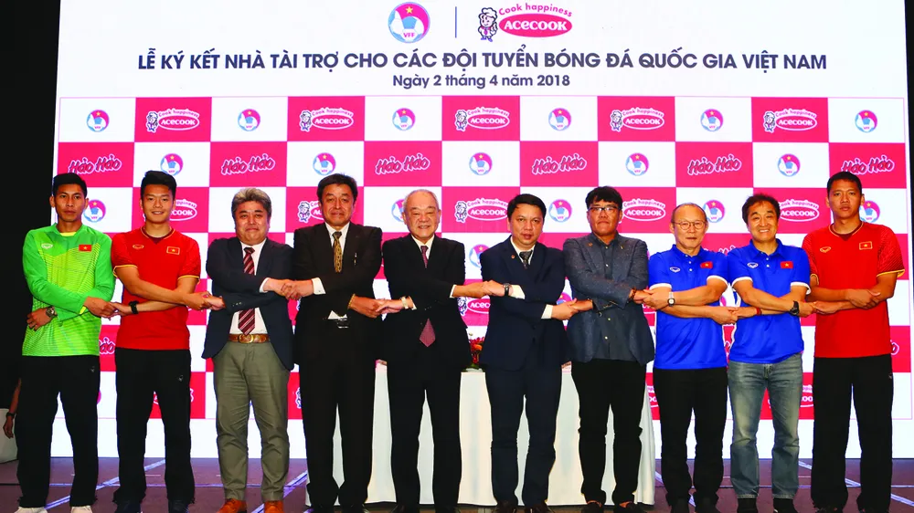 Acecook Việt Nam tài trợ các đội tuyển bóng đá quốc gia
