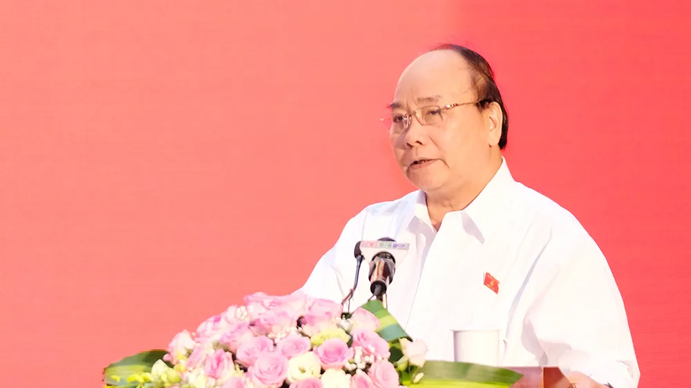  Thủ tướng Nguyễn Xuân Phúc giải đáp ý kiến của cử tri. Ảnh: VGP
