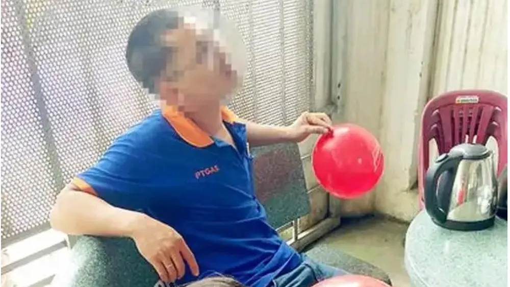 Tìm niềm vui tức thời bằng bóng cười