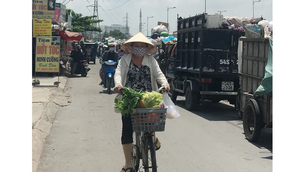 Sống ở nơi tập kết rác... thật khổ