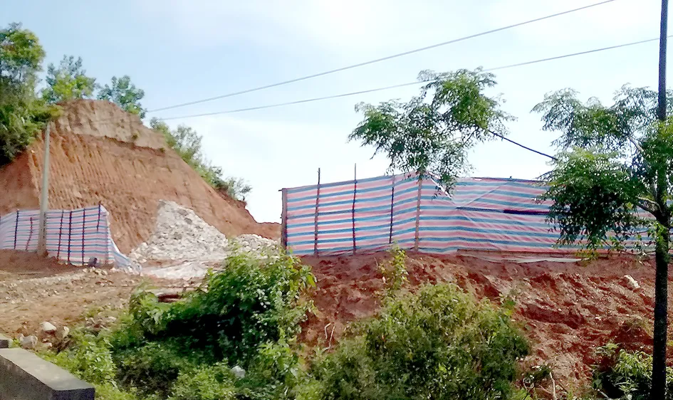 Lén lút khai thác thạch anh