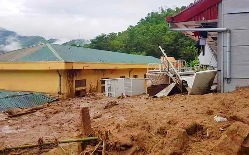 Mường Lát tan hoang sau lũ, di dời dân khẩn cấp