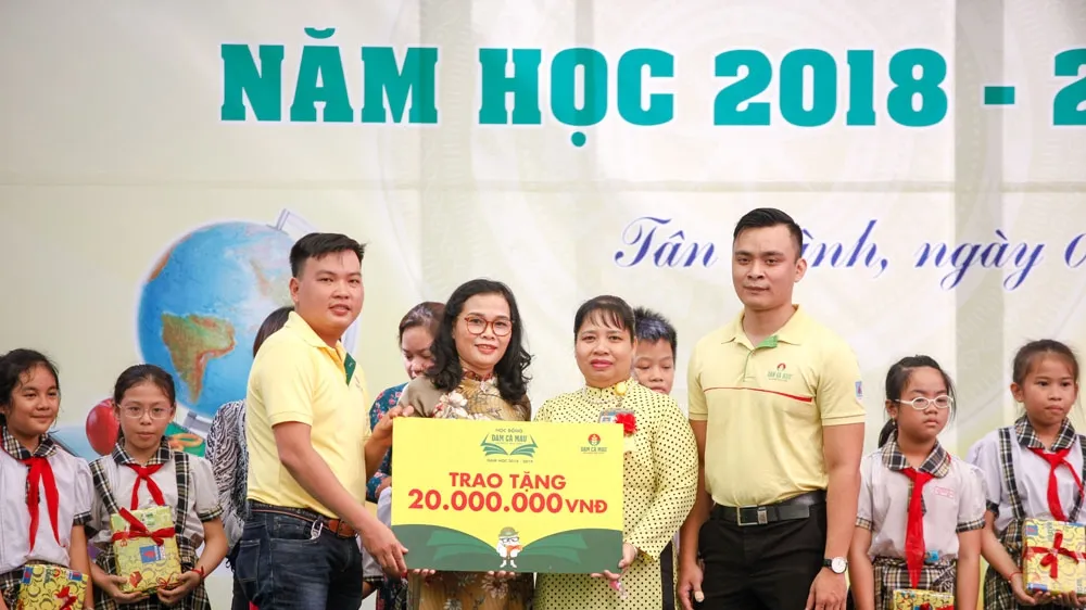 160 suất học bổng “Đạm Cà Mau - Hạt ngọc mùa vàng” 