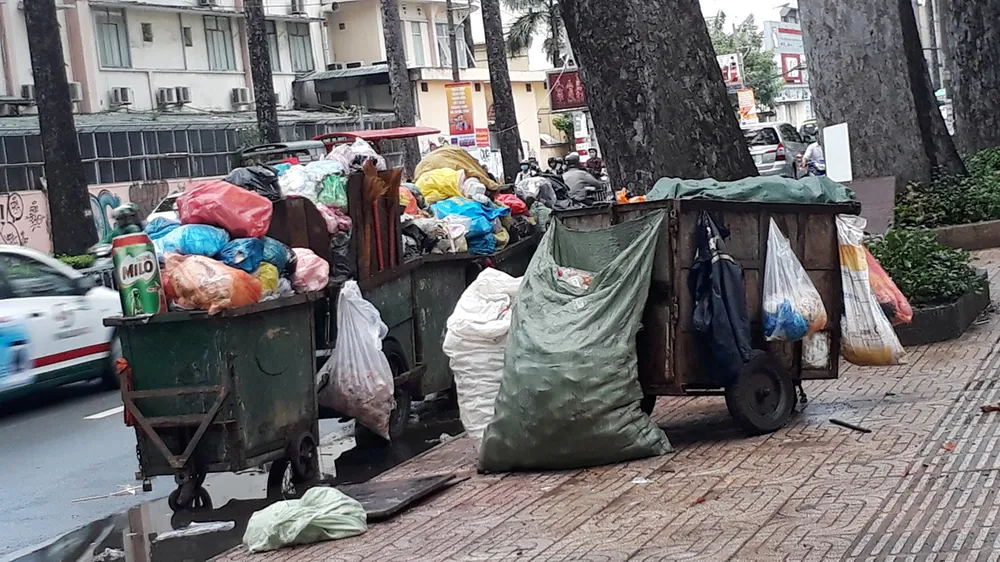 Nên quy định khung giờ thu gom, vận chuyển rác