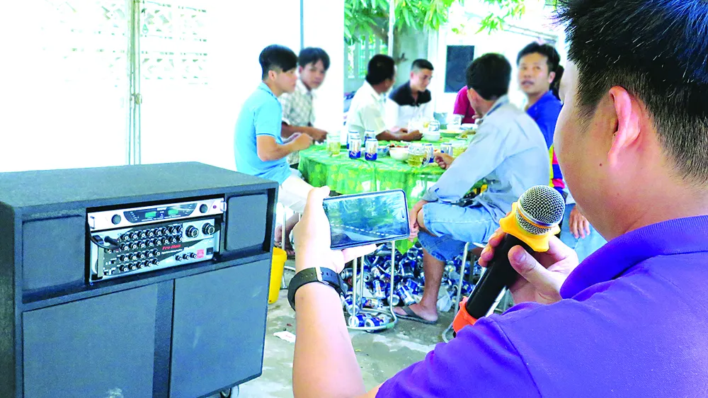 Karaoke di động tiếp tục “tra tấn” xóm làng ​ ​