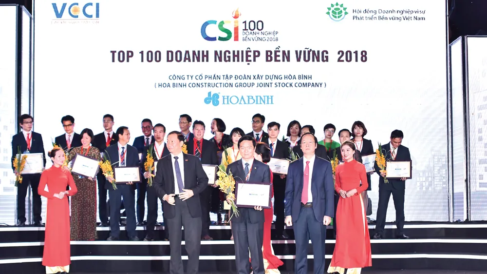 Công ty CP Tập đoàn Xây dựng Hòa Bình nhận giải thưởng Doanh nghiệp bền vững năm 2018