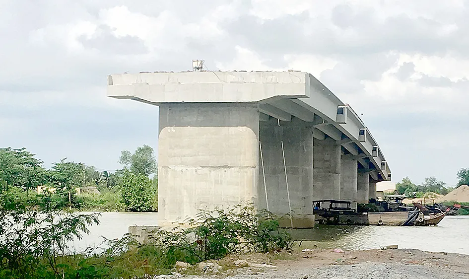 Những chiếc cầu chưa nối được đôi bờ