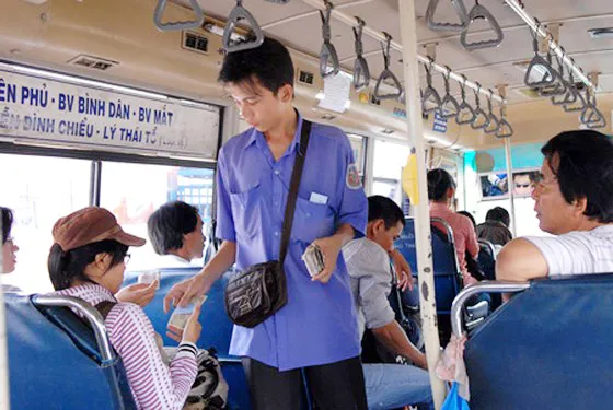 Tiếp viên xe buýt hành xử côn đồ