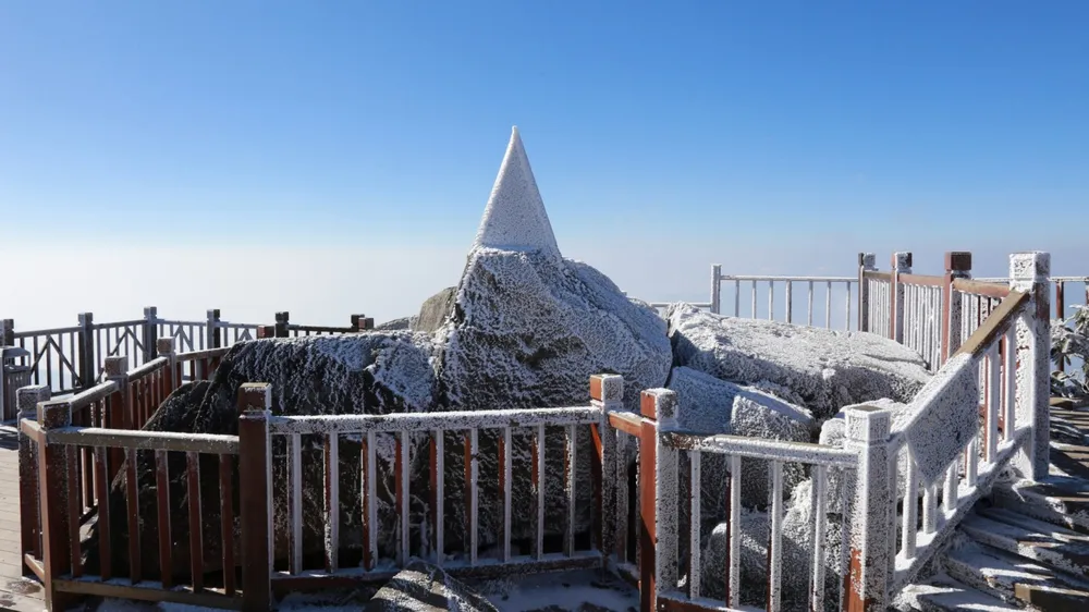 Miền Bắc rét đậm, có nơi dưới 3°C, xuất hiện băng tuyết