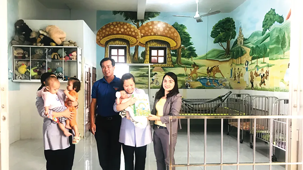 Công ty TNHH Nhà nước MTV Yến Sào Khánh Hòa thăm và trao quà cho các em có hoàn cảnh khó khăn