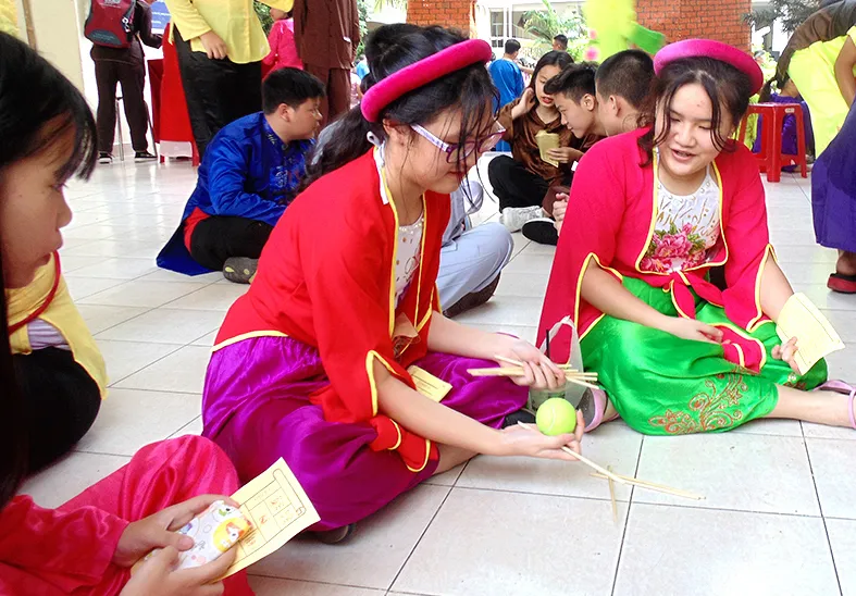 Hào hứng học văn qua lễ hội trò chơi dân gian