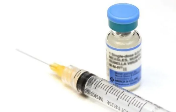 Triển khai tiêm đủ mũi vaccine phòng sởi cho trẻ em