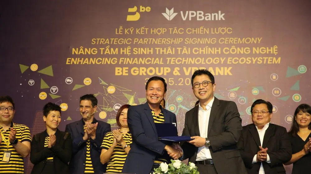 Đại diện của BE Group và VPBank ký kết hợp tác chiến lược cung cấp dịch vụ beFinancial