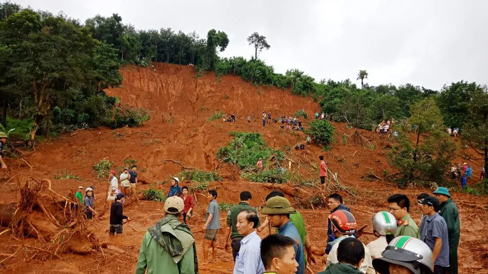 Sạt lở đất ở Đắk Nông, 3 người trong một gia đình bị chôn vùi