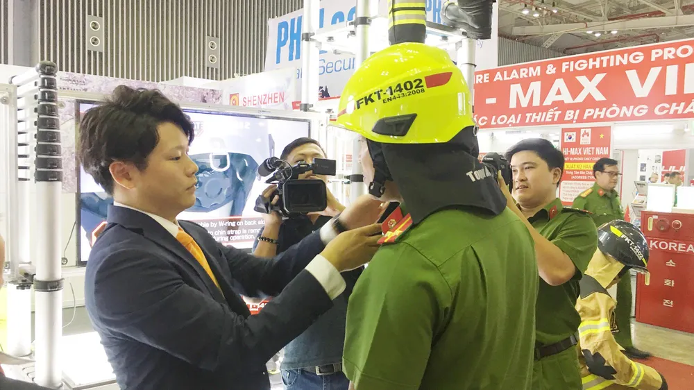 Khai mạc triển lãm Quốc tế về Kỹ thuật và Phương tiện PCCC, cứu nạn, cứu hộ