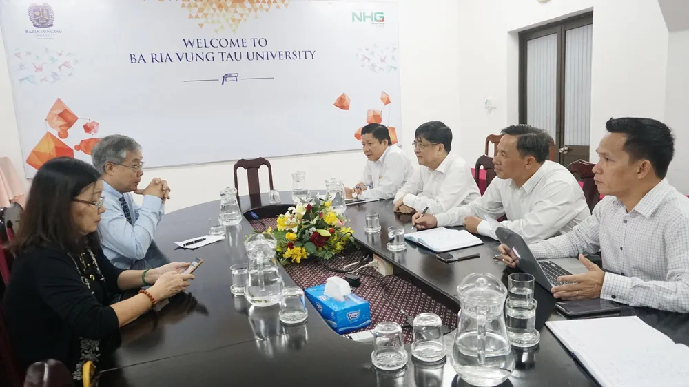 TS. Trần Đức Cảnh trong buổi trao đổi với Ban Giám hiệu trường Đại học Bà Rịa – Vũng Tàu