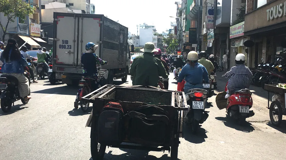 Hạn chế xe 3, 4 bánh thô sơ lưu thông: Cần giải pháp căn cơ