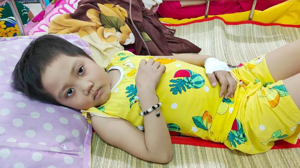 Bé Nguyễn Thị Ngọc Linh rất cần sự giúp đỡ của các nhà hảo tâm.