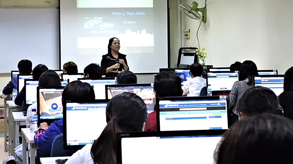 Đào tạo đại học trực tuyến, cấp bằng từ xa