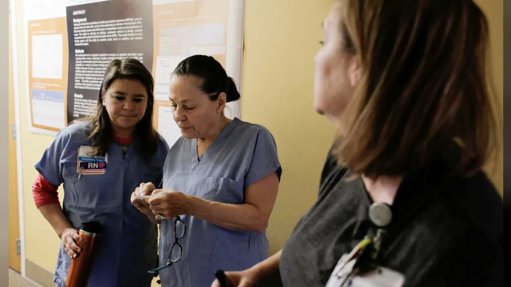 Các chuyên gia y tế tại Trung tâm Y tế Harborview ở Seattle, Washington, Mỹ, ngày 29-2-2020. Ảnh: REUTERS