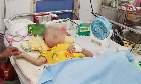 Cứu sống bé trai bệnh tim bẩm sinh bị nhồi máu não