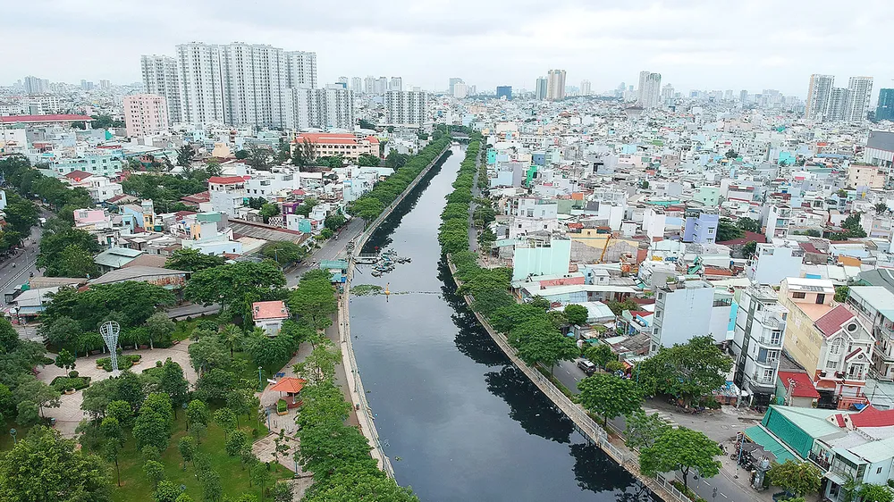 Kênh Tân Hóa - Lò Gốm sau khi cải tạo đã làm khu vực xung quanh hết ngập. Ảnh: CAO THĂNG