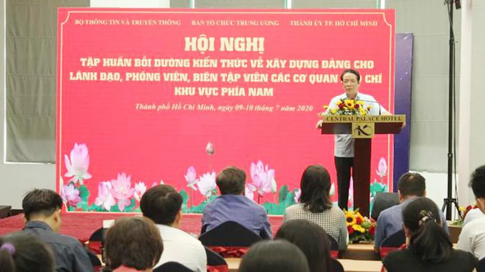 Bồi dưỡng kiến thức xây dựng Đảng cho người làm báo