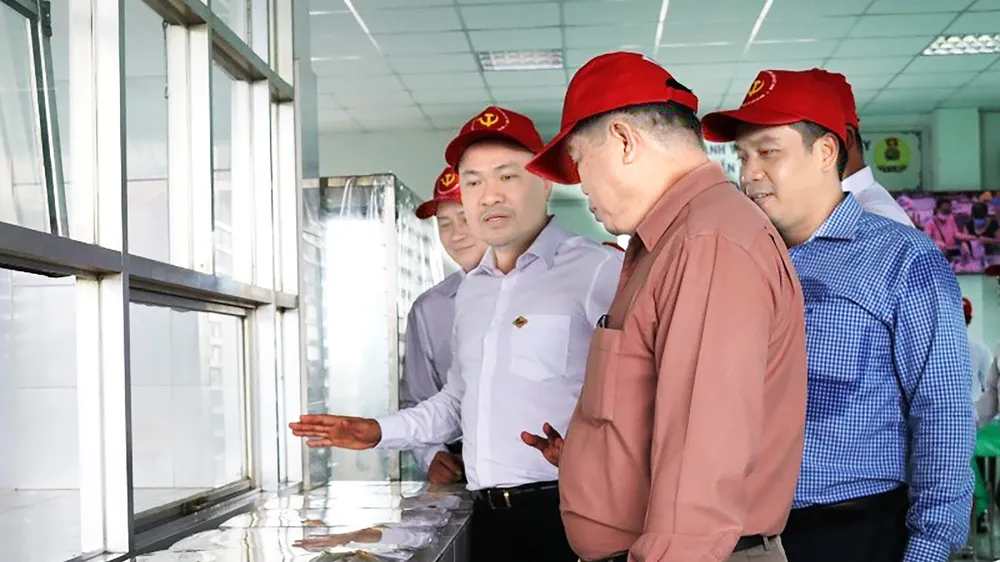 “Nhà ăn tập thể” với mong muốn từng bước nâng cao hơn nữa chất lượng bữa ăn của người lao động “Sạch an toàn - Giàu dinh dưỡng” 