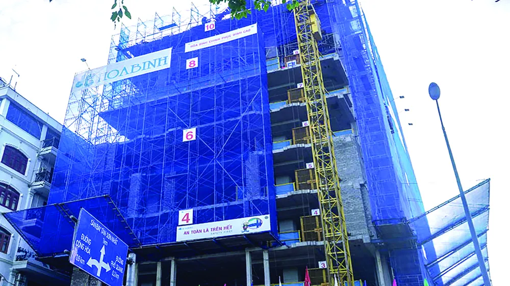 Tập đoàn Xây dựng Hòa Bình cất nóc vượt tiến độ công trình Tòa nhà Văn phòng Geleximco