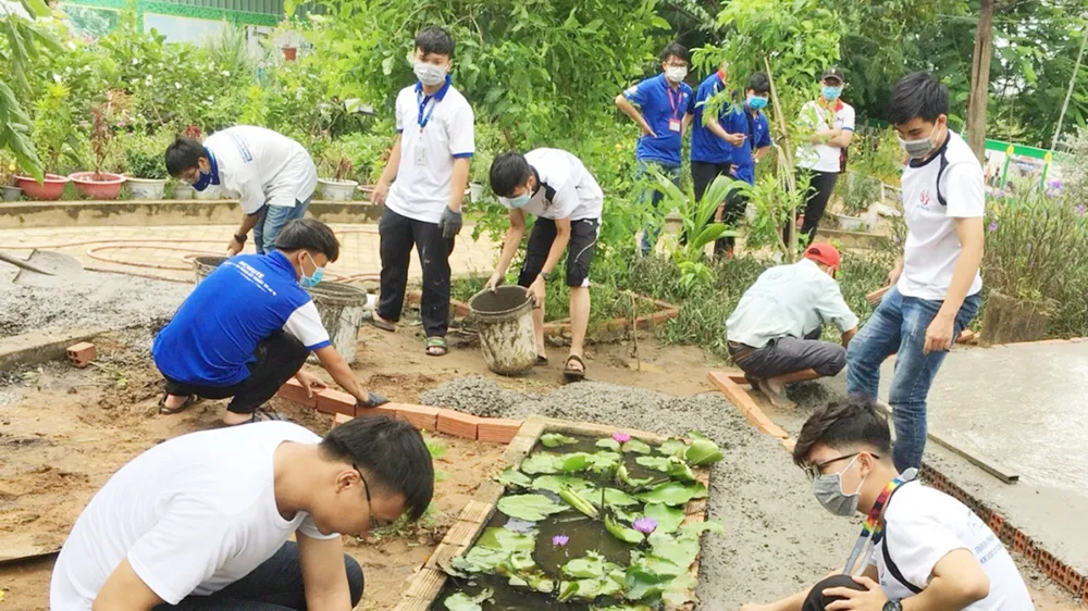 Hành trình xanh hóa những điểm đen