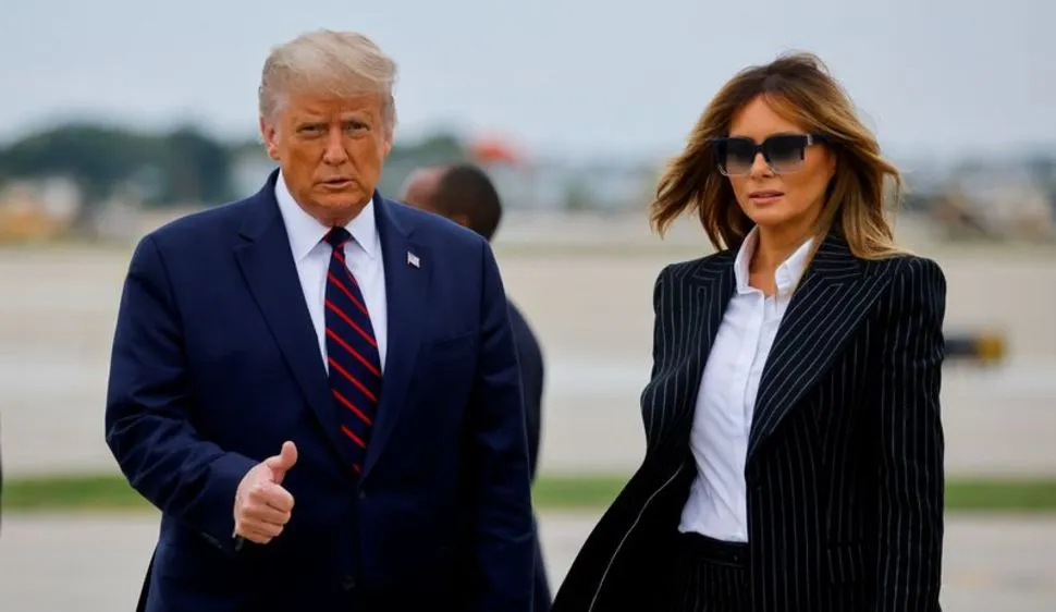  Tổng thống Mỹ Donald Trump và Đệ nhất phu nhân Melania Trump tại Sân bay Quốc tế Cleveland Hopkins ở Cleveland, Ohio, Mỹ, ngày 29-9-2020. Ảnh: REUTERS