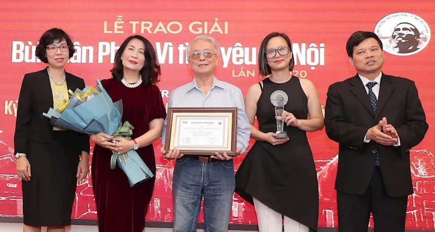 Nhạc sĩ Phú Quang được vinh danh tại giải thưởng Bùi Xuân Phái - Vì tình yêu Hà Nội 