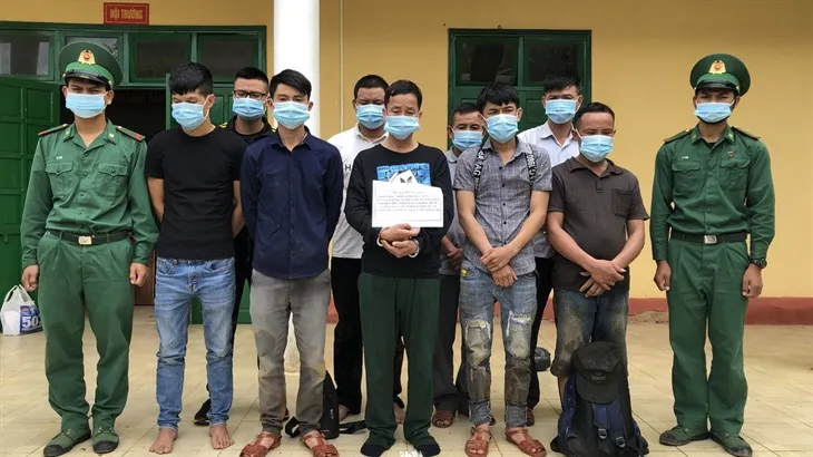 Bắt giữ 10 người xuất cảnh trái phép sang Lào