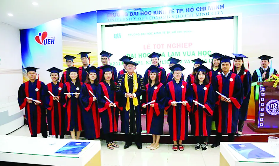 Bên cạnh sinh viên hệ Đại học chính quy, UEH đào tạo hàng trăm sinh viên hệ Đại học Vừa làm vừa học mỗi năm, bổ sung nguồn nhân lực cho xã hội