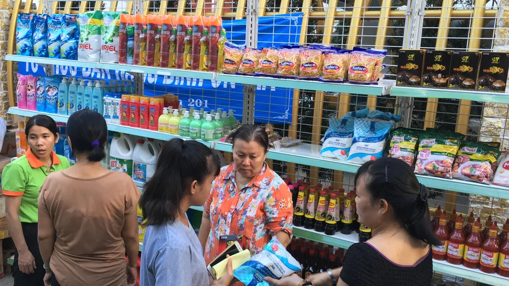 Chương trình “khuyến mãi mùa vàng”: Nhiều nhãn hàng giảm giá bán đến 80%