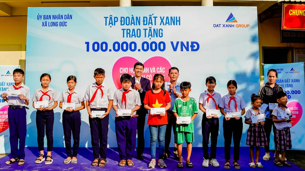 Nhà phát triển Gem Sky World hỗ trợ học sinh nghèo và gia đình khó khăn trên địa bàn