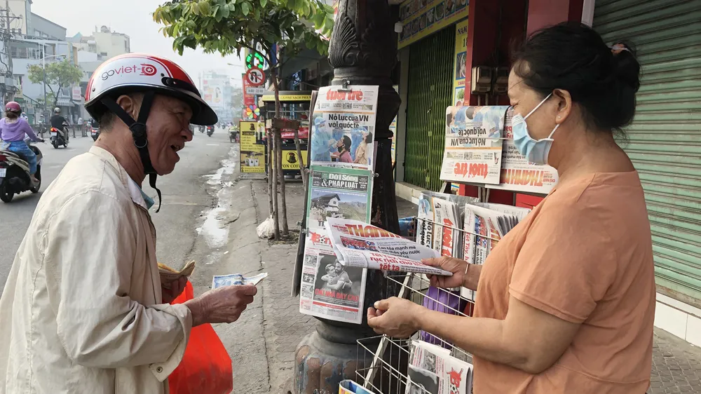 Chậm lại một nhịp cùng báo giấy