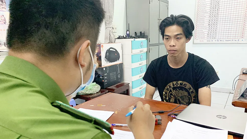 Công an lấy lời khai Đồng Cao Bằng sau vụ cướp tài sản ở Thủ Đức