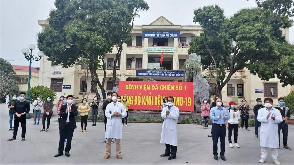 Bệnh nhân tại Bệnh viện Dã chiến số 1 ở TP Chí Linh, Hải Dương được công bố khỏi Covid-19