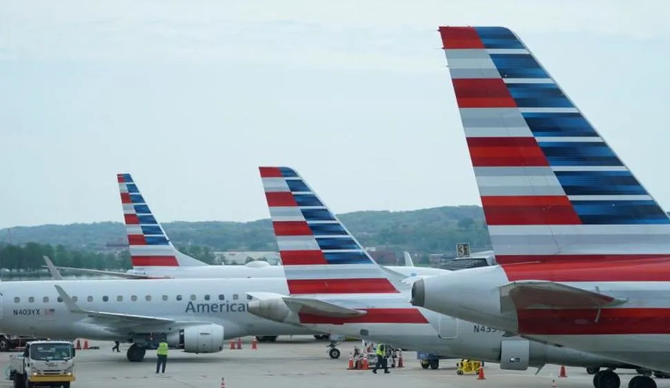 Máy bay của American Airlines ở sân bay Reagan, Washington, Mỹ, ngày 29-4-2020. Ảnh: REUTERS